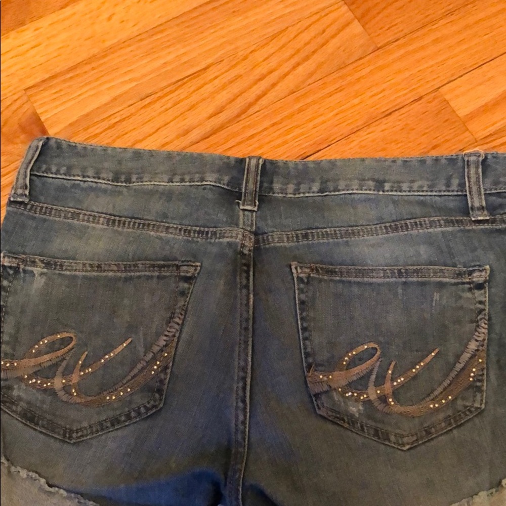 Express Shorts - Picture 2 of 2